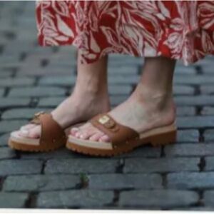 Dr Scholls red sandals in 7